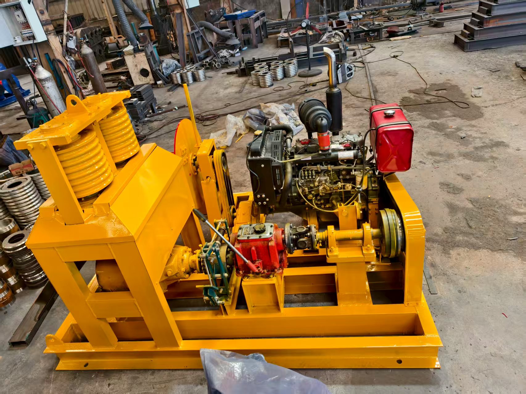Vertical circulating pendant winch